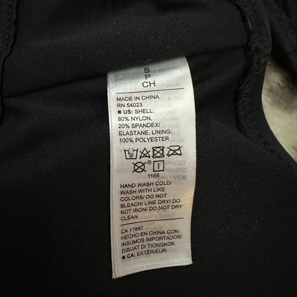 Old Navy Scoop-Neck Bikini Swim Top in Black Size Small
